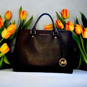 Michael Kors - Mercer Large Pebbled Leather Accordion Tote Bag - Black